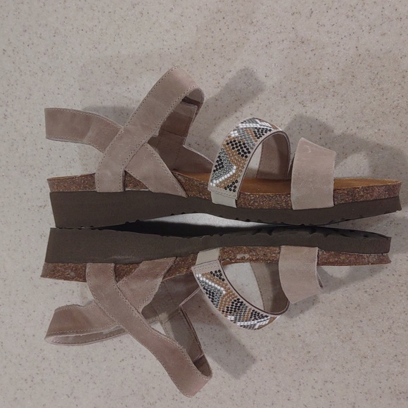 NAOT Gwyneth Leather and Beaded Sandals Size 42 - Picture 9 of 15